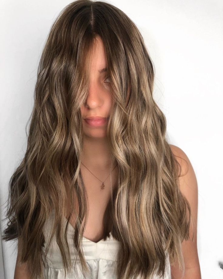 Foto colorida de cabelo castanho claro