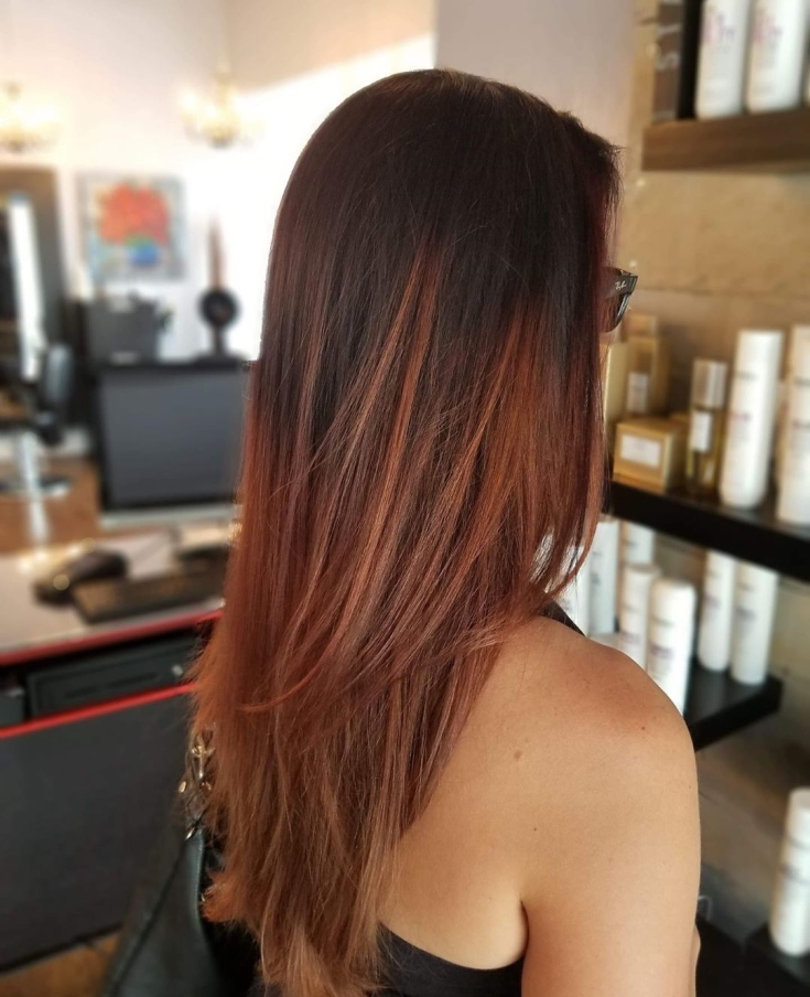 Cabelo castanho avermelhado