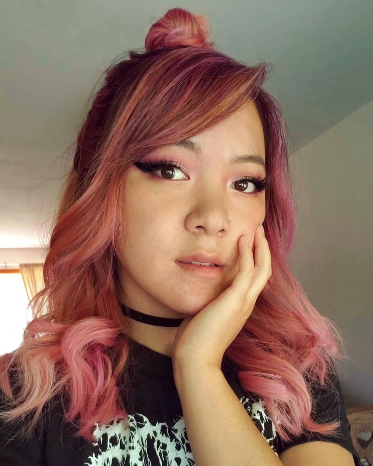 Cabelo castanho-rosado