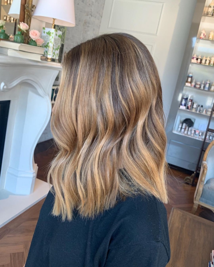 Foto colorida de cabelo castanho claro