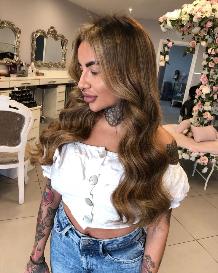 Cabelo castanho dourado