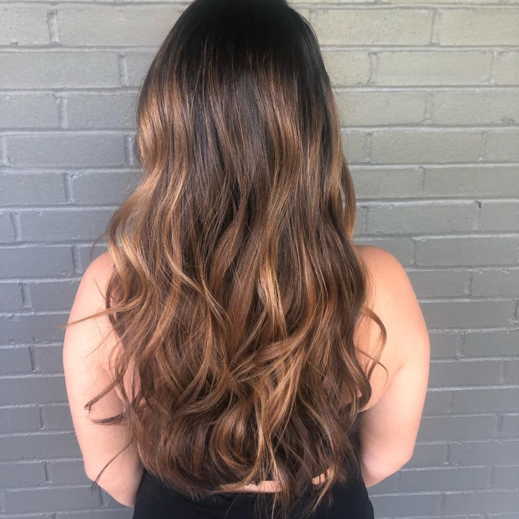 Foto colorida de cabelo castanho claro