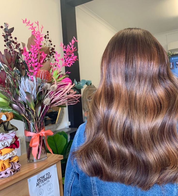 Cabelo castanho dourado