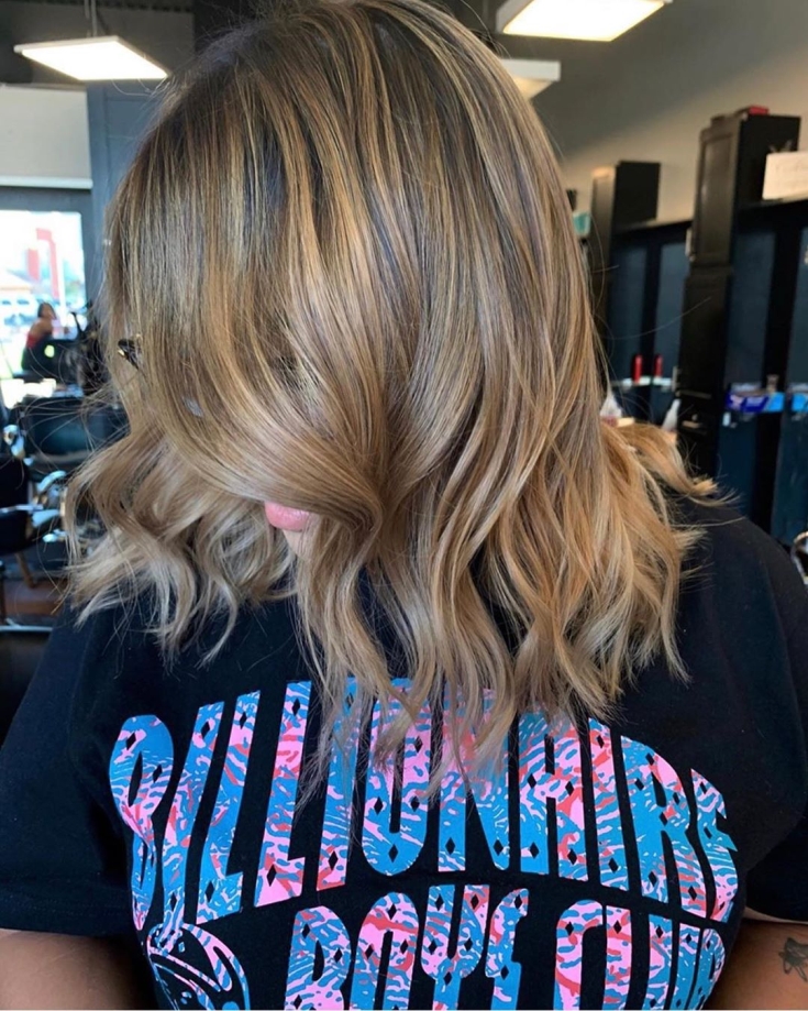 Foto colorida de cabelo castanho claro