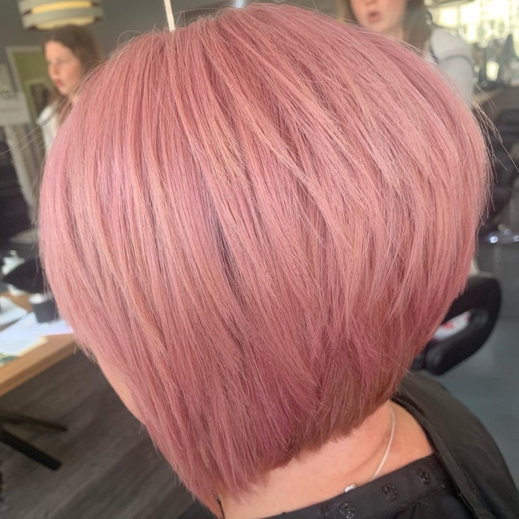 Cabelo cinza-rosa