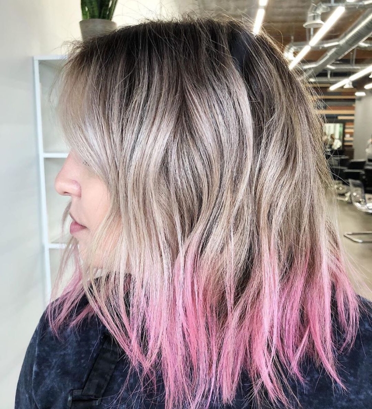Cabelo cinza-rosa