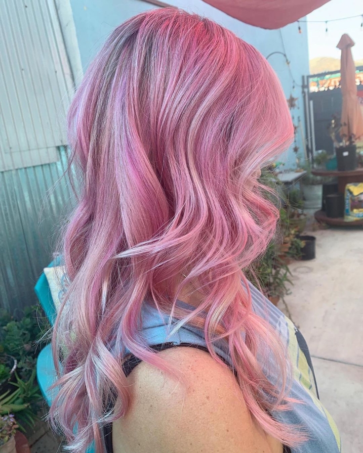 Cabelo cinza-rosa