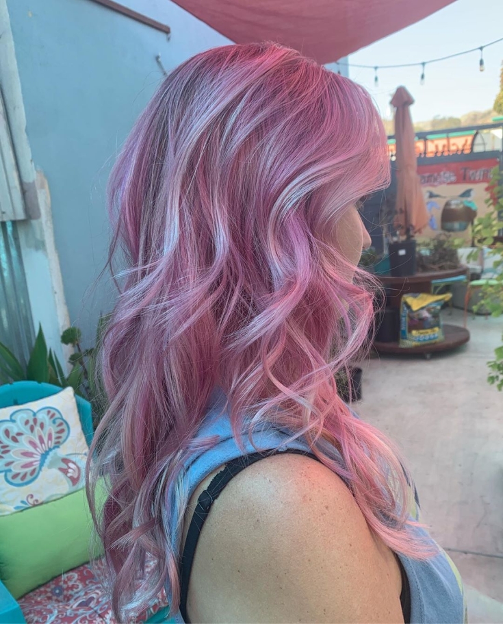 Cabelo cinza-rosa