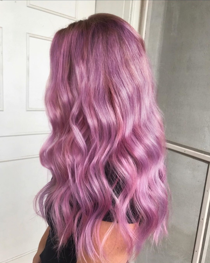 Cabelo cinza-rosa