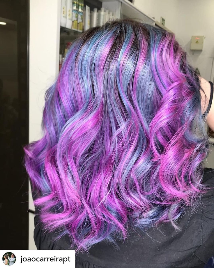 Cabelo rosa acinzentado