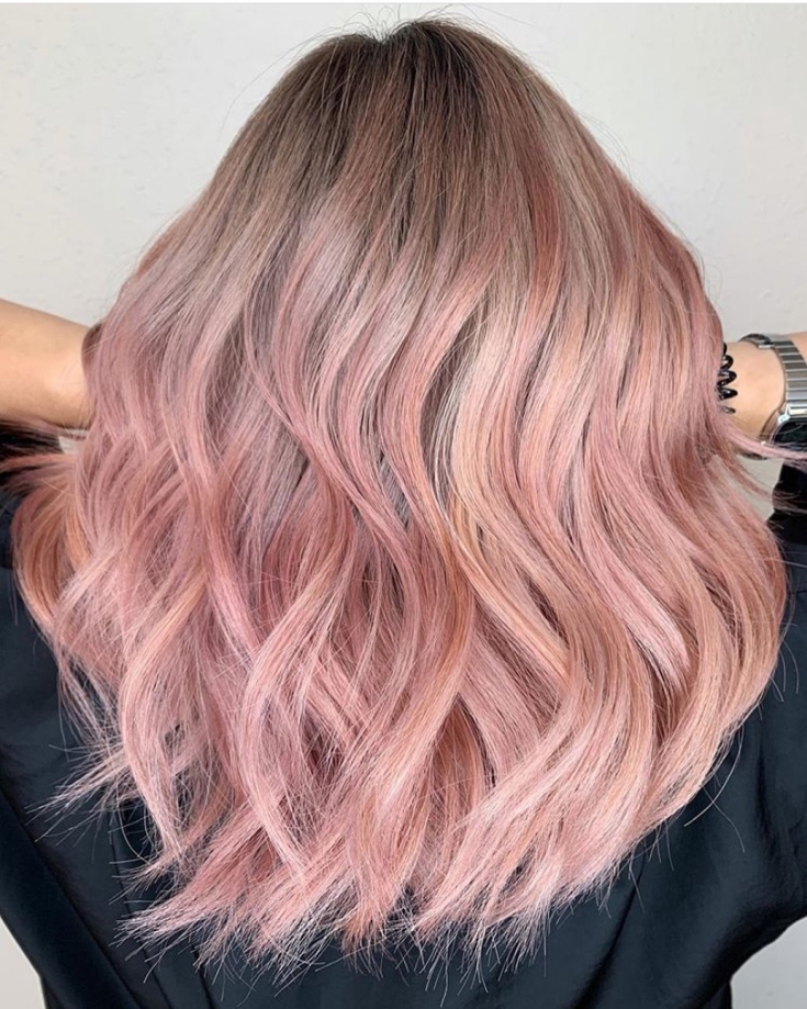 Cabelo cinza-rosa