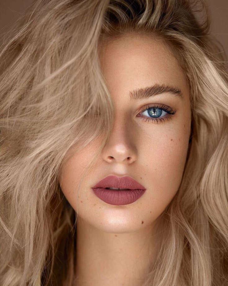 (+150 foto) Cabelo claro para pele escura