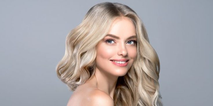 (+150 foto) Cabelo claro para pele escura