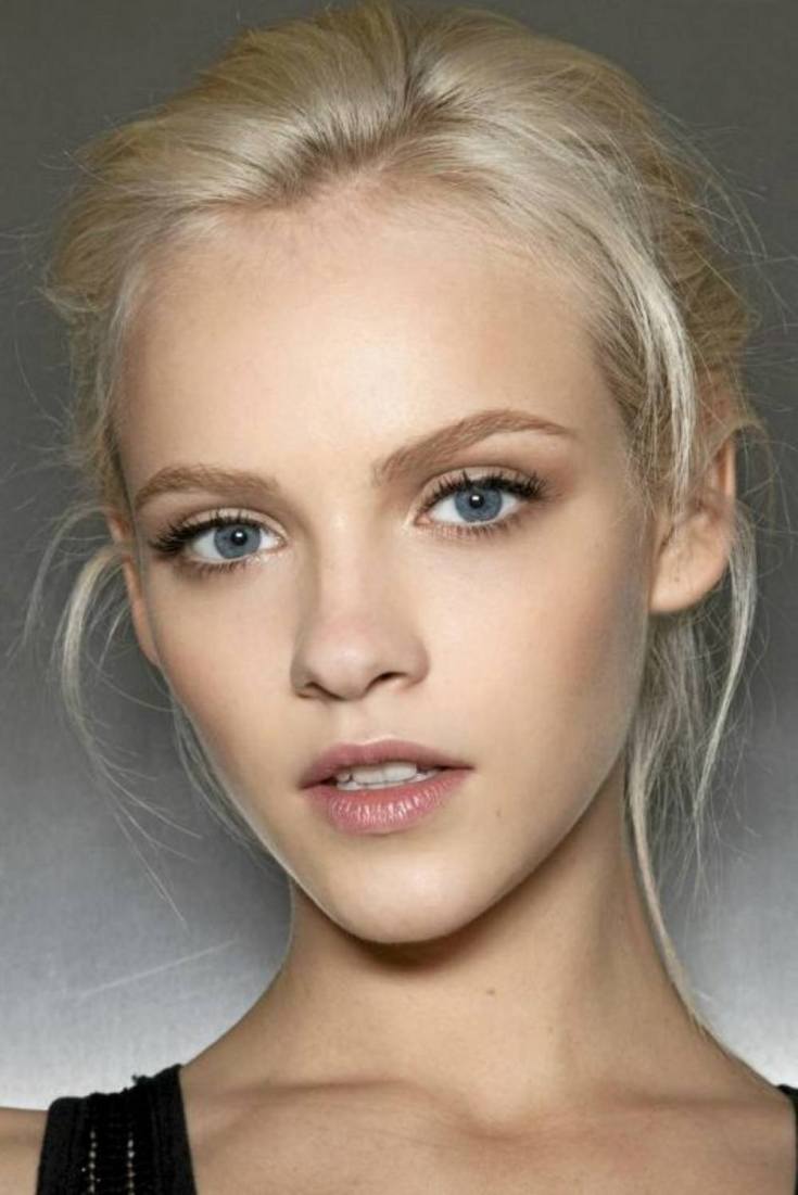 Cabelo claro para olhos cinza