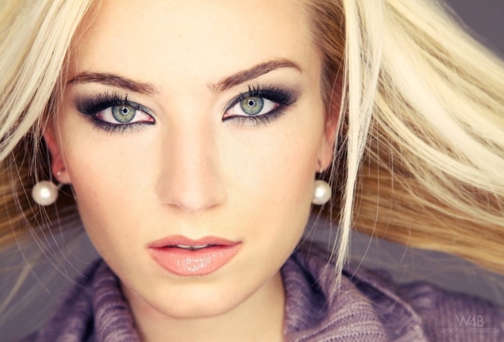 Cabelo claro para olhos verdes