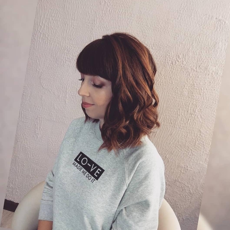 Corte de cabelo para cabelos médios, tendências da moda outono