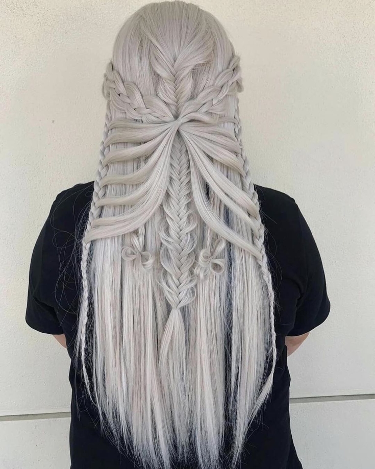 Penteados de casamento chiques para cabelos longos e grossos