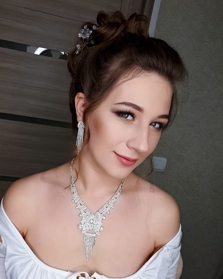 Penteados de casamento chiques para cabelos longos e grossos