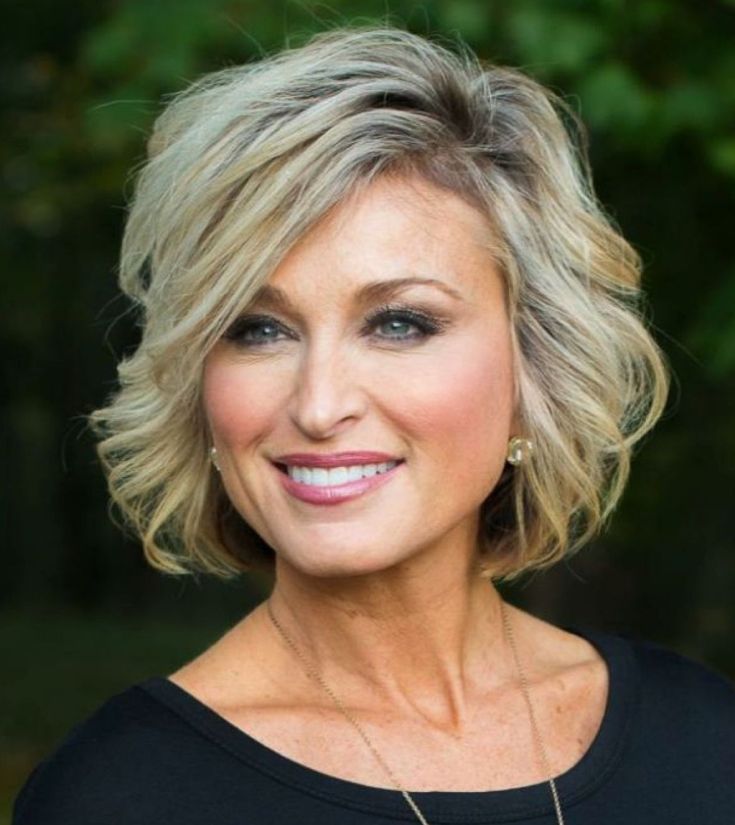 Penteados femininos para um rosto redondo após 40 anos