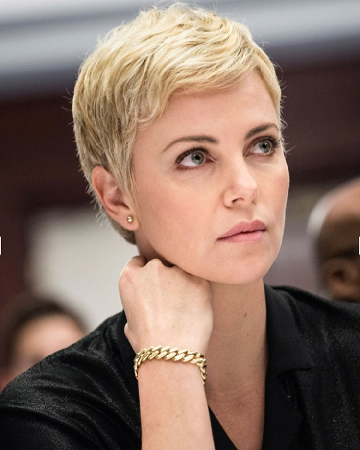 Penteados femininos para um rosto redondo após 40 anos