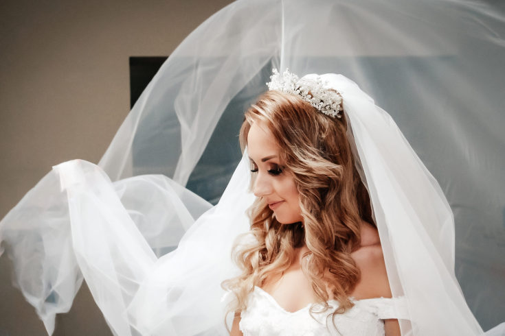 (+240 fotos) Penteados de casamento para cabelos longos com véu