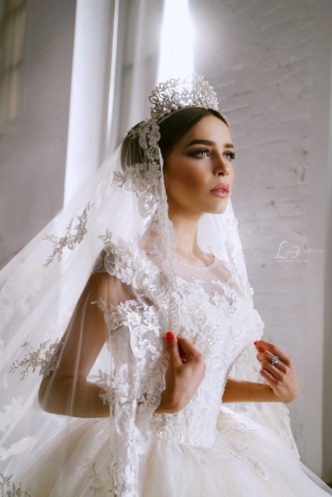 (+240 fotos) Penteados de casamento para cabelos longos com véu