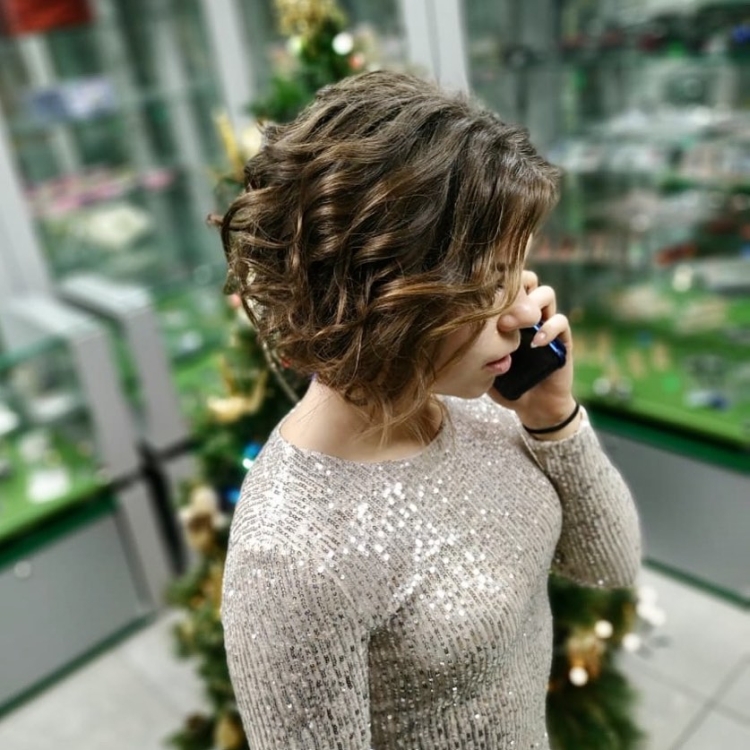 Cortes de cabelo muito curtos e elegantes para mulheres