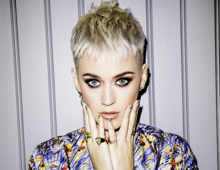 Cortes de cabelo muito curtos e elegantes para mulheres