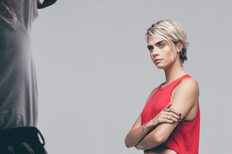 Cortes de cabelo muito curtos e elegantes para mulheres