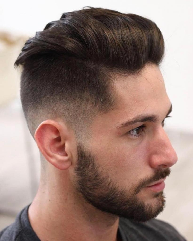 Cortes de cabelo masculinos com têmporas raspadas com nomes e exemplos