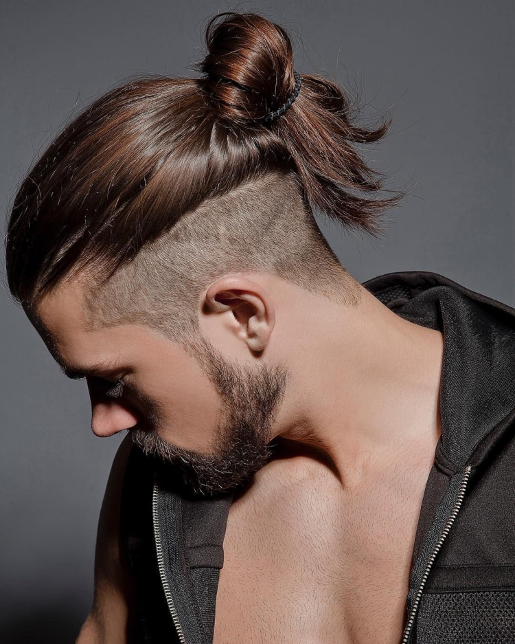 Cortes de cabelo masculinos com têmporas raspadas com nomes e exemplos