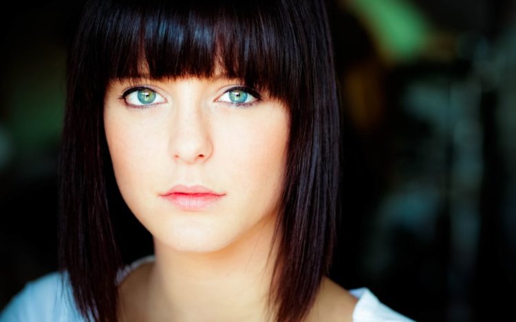 Coloração elegante em cortes de cabelo bob para cabelos escuros e claros