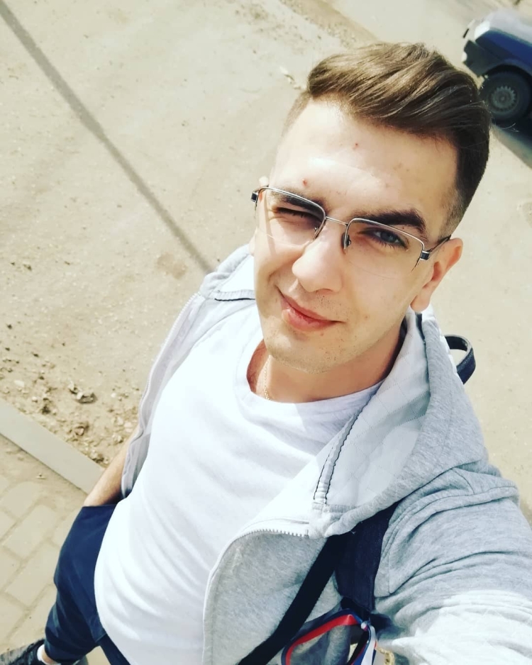 Cortes de cabelo masculinos com têmporas raspadas com nomes e exemplos