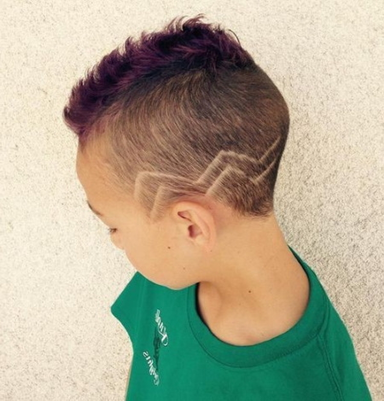 Idéias de penteados com desenhos na cabeça para meninos