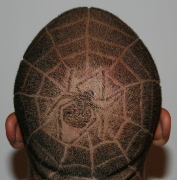 Idéias de penteados com desenhos na cabeça para meninos