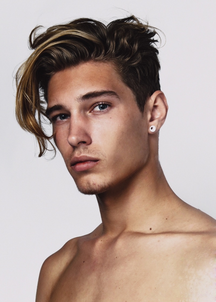 Penteado grunge para homens que combinam