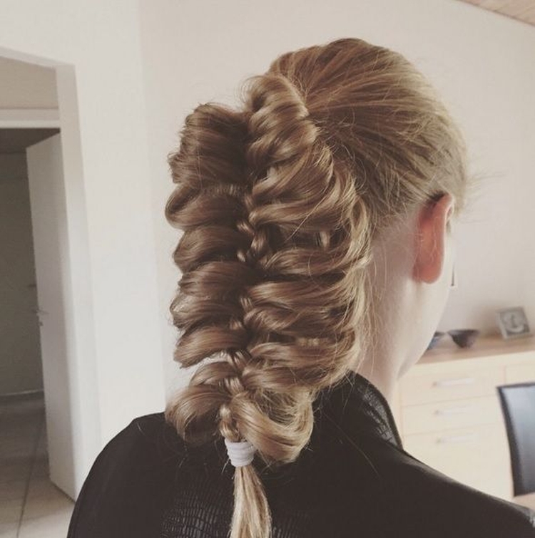 Lindo penteado a lápis com exemplos