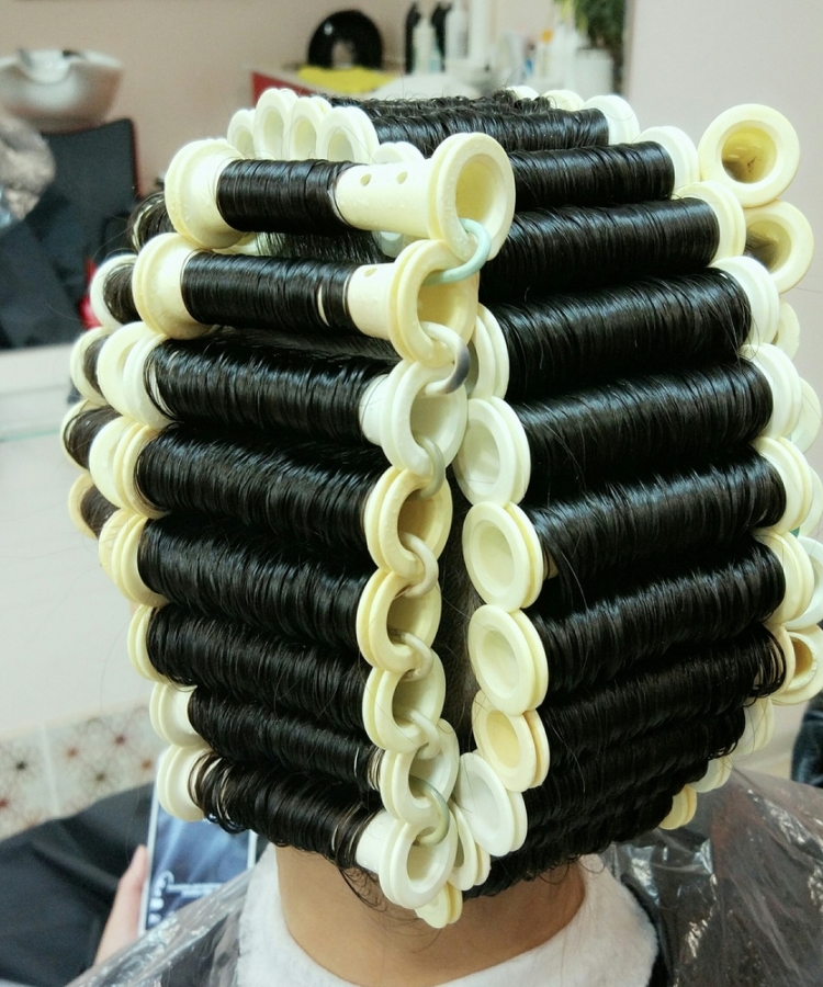 Bobinas de cabelo com permanente