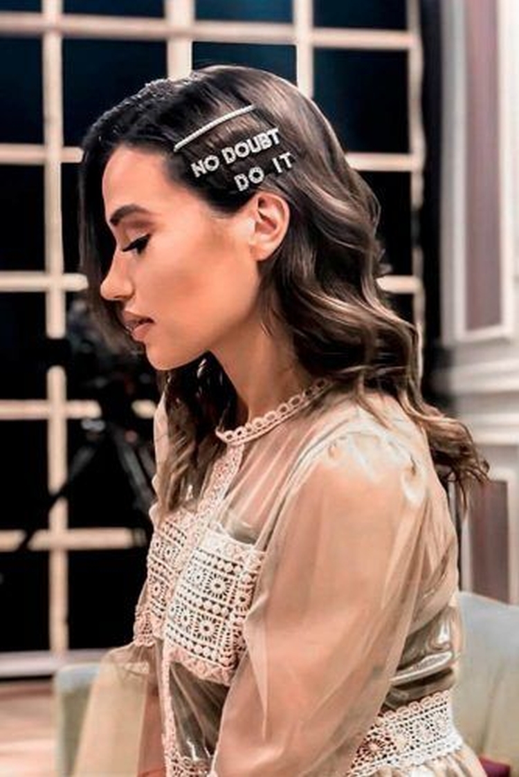 Penteado com grampo de cabelo com presilhas