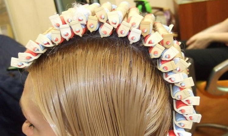 Bobinas de cabelo com permanente