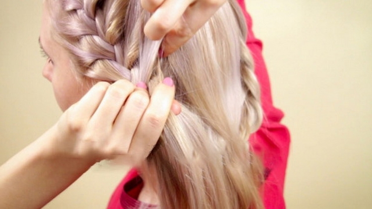 Como trançar duas tranças laterais sozinho