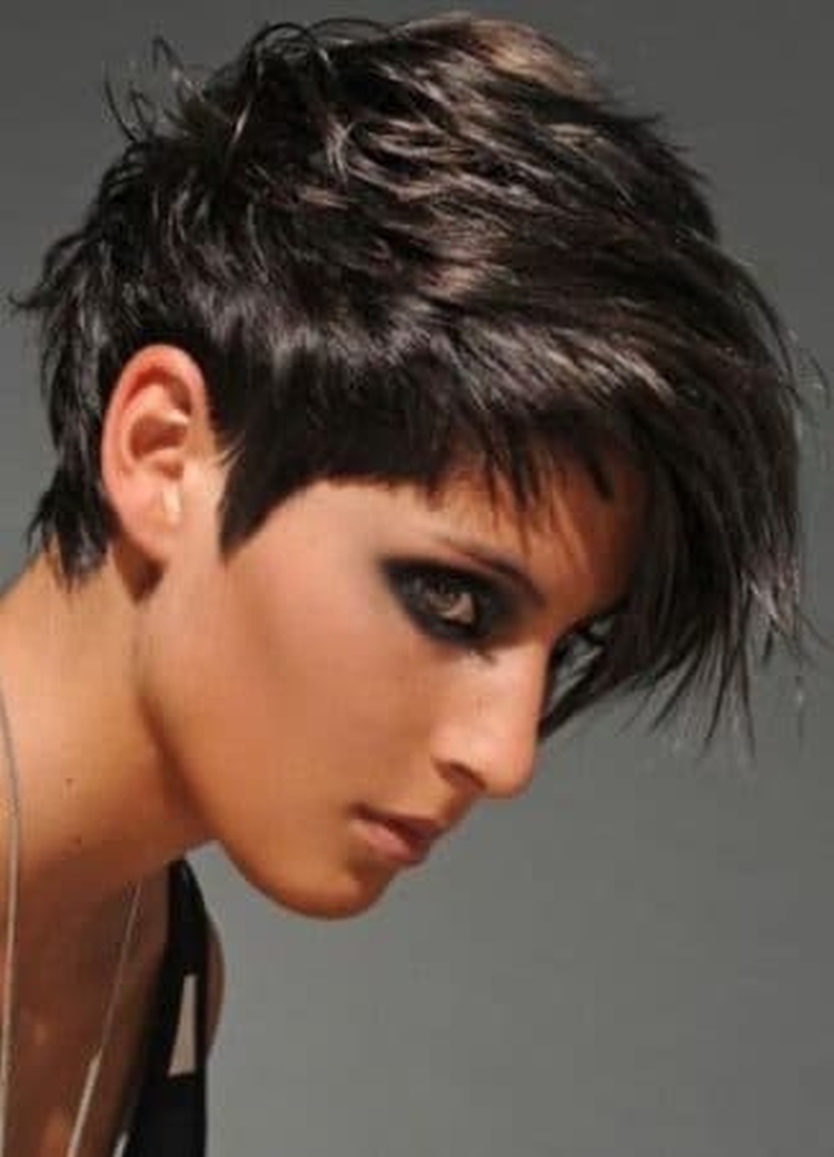 Corte de cabelo ultracurto feminino