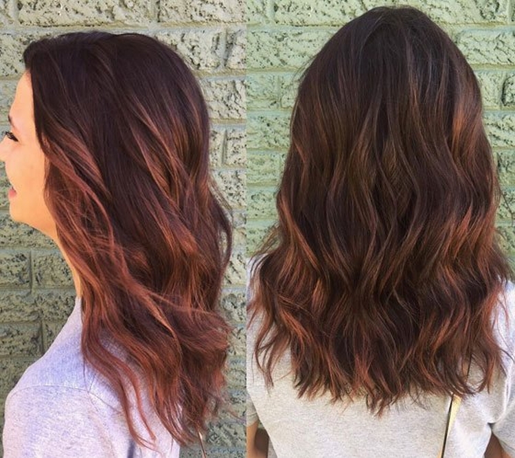 Foto colorida de cabelo mogno