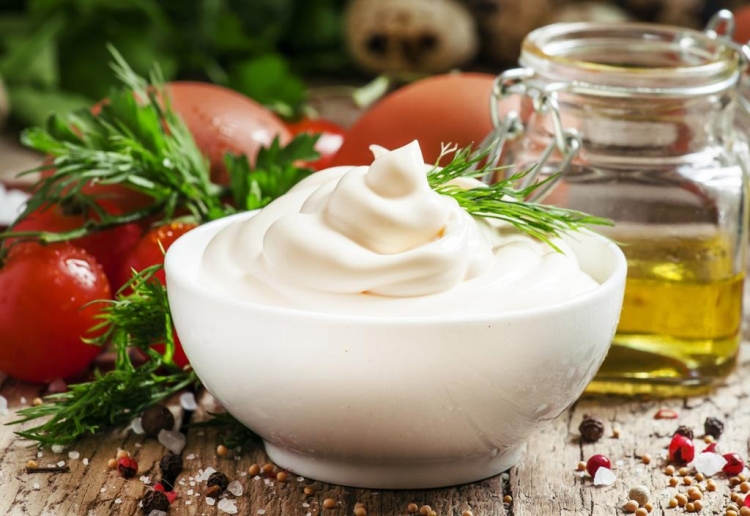 Aplicação de azeite de oliva para cabelos