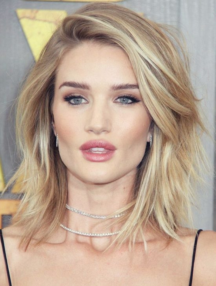 Corte de cabelo para cabelo médio sem franja