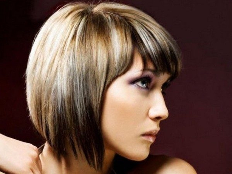 Destaques coloridos para cabelo curto