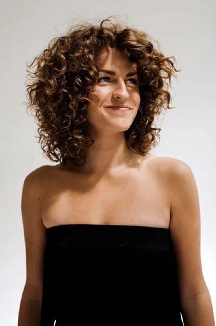 Estilo noturno para cabelo curto