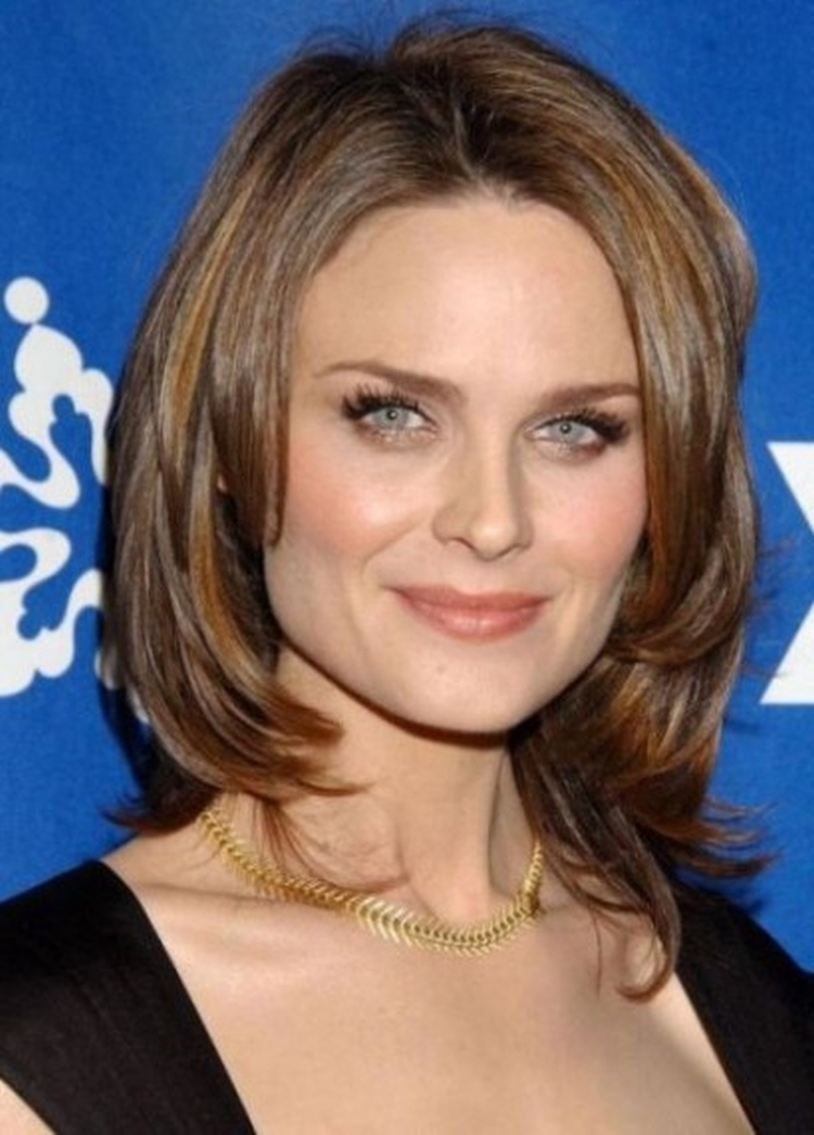 Corte de cabelo para cabelo médio sem franja