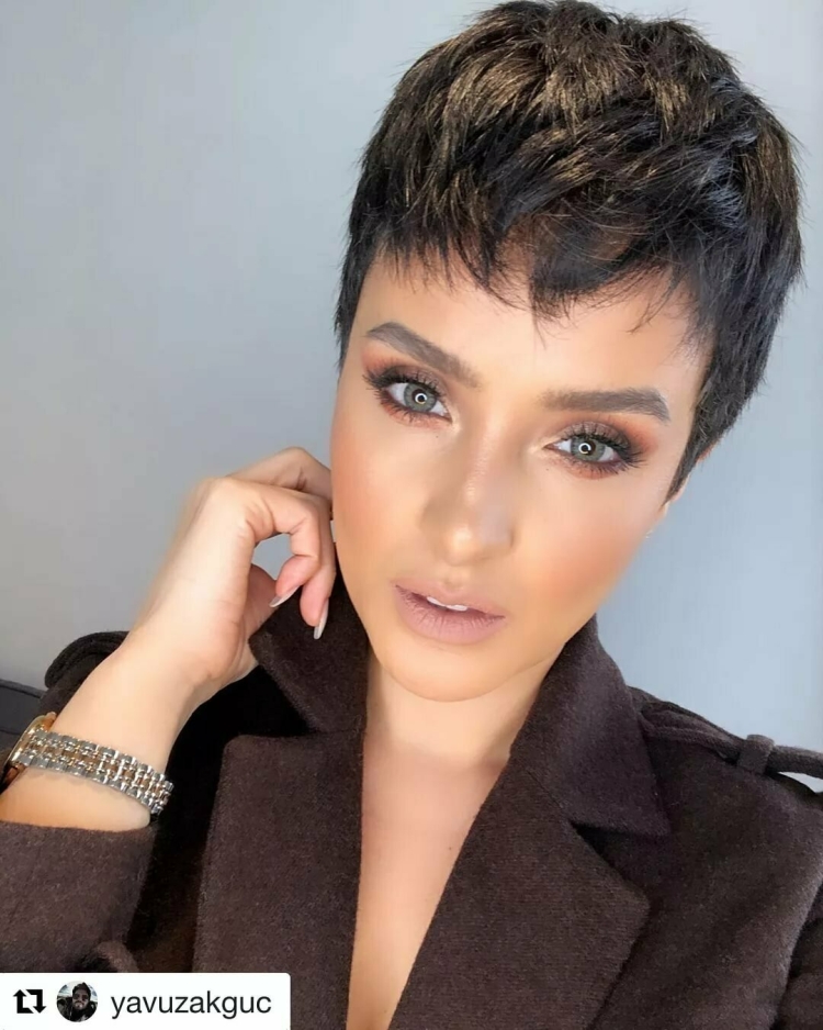 Corte de cabelo ultracurto feminino