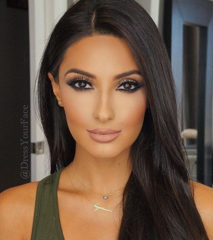 Foto de coloração de cabelo complexa para morenas